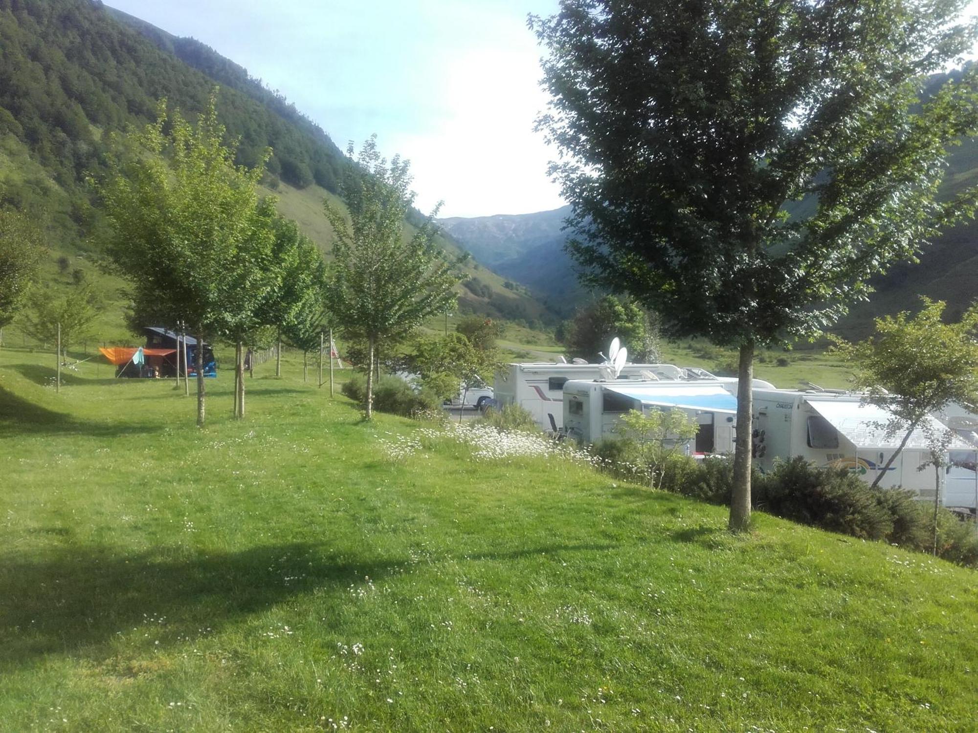 Gite De Montagne Du Plateau De Lhers- Accueil Randonneurs Accous ภายนอก รูปภาพ