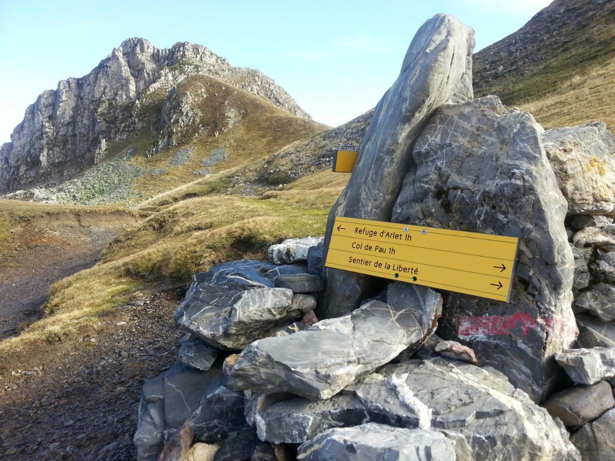 Gite De Montagne Du Plateau De Lhers- Accueil Randonneurs Accous ภายนอก รูปภาพ