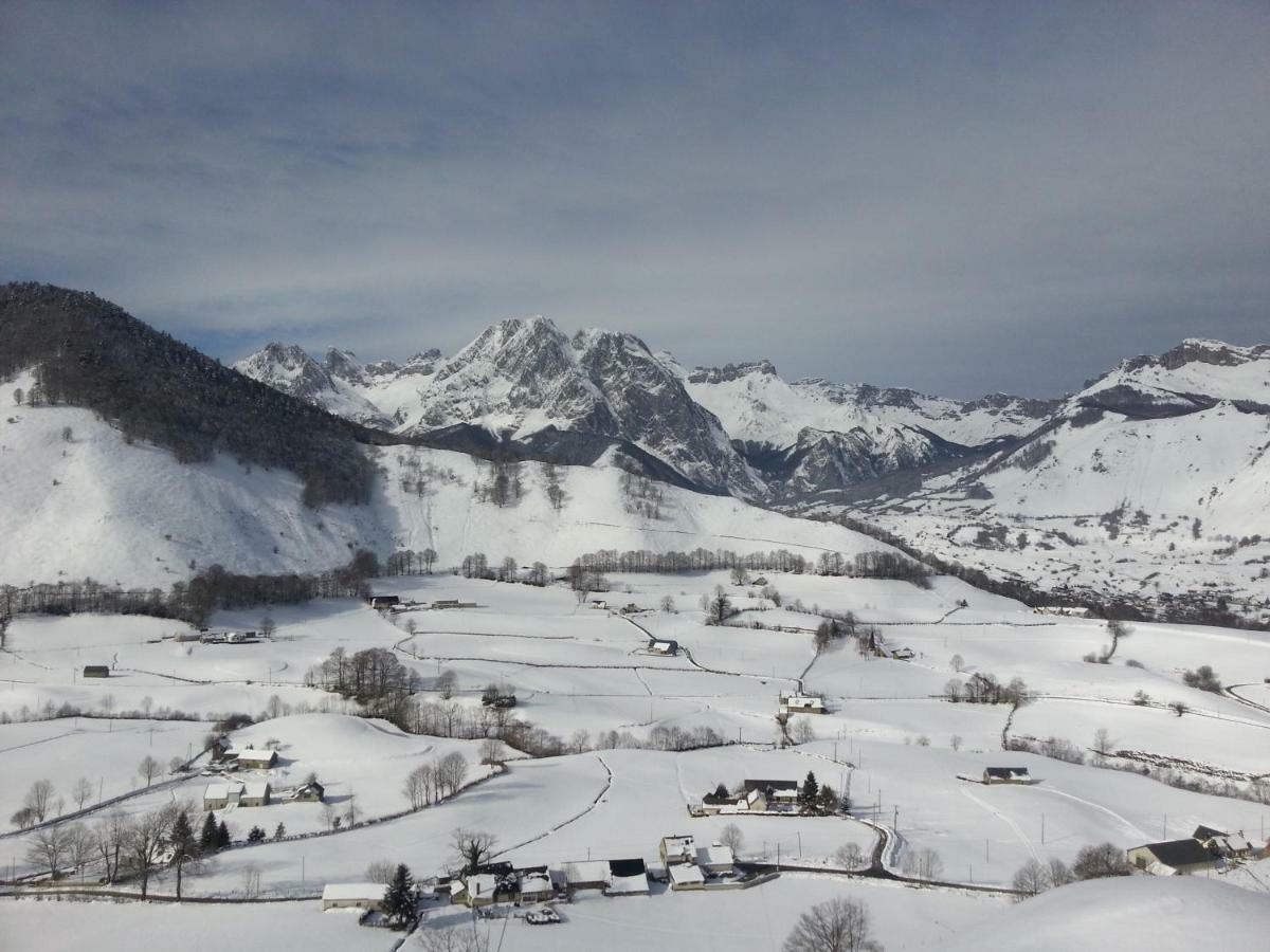 Gite De Montagne Du Plateau De Lhers- Accueil Randonneurs Accous ภายนอก รูปภาพ