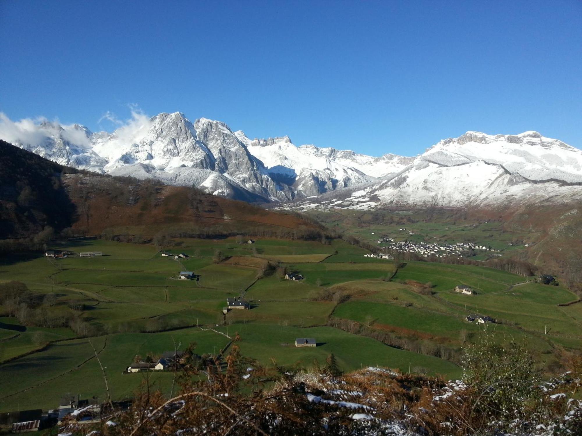 Gite De Montagne Du Plateau De Lhers- Accueil Randonneurs Accous ภายนอก รูปภาพ
