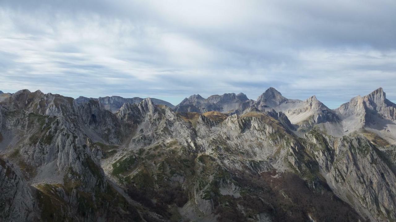 Gite De Montagne Du Plateau De Lhers- Accueil Randonneurs Accous ภายนอก รูปภาพ