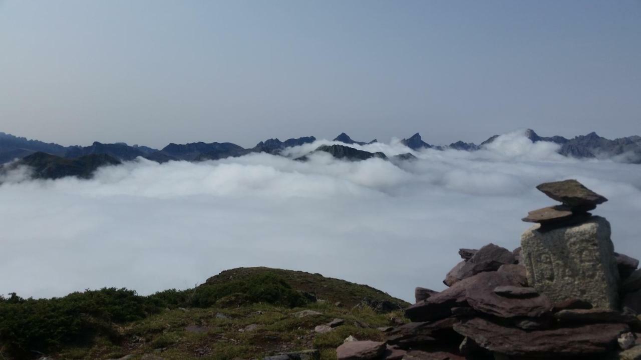 Gite De Montagne Du Plateau De Lhers- Accueil Randonneurs Accous ภายนอก รูปภาพ